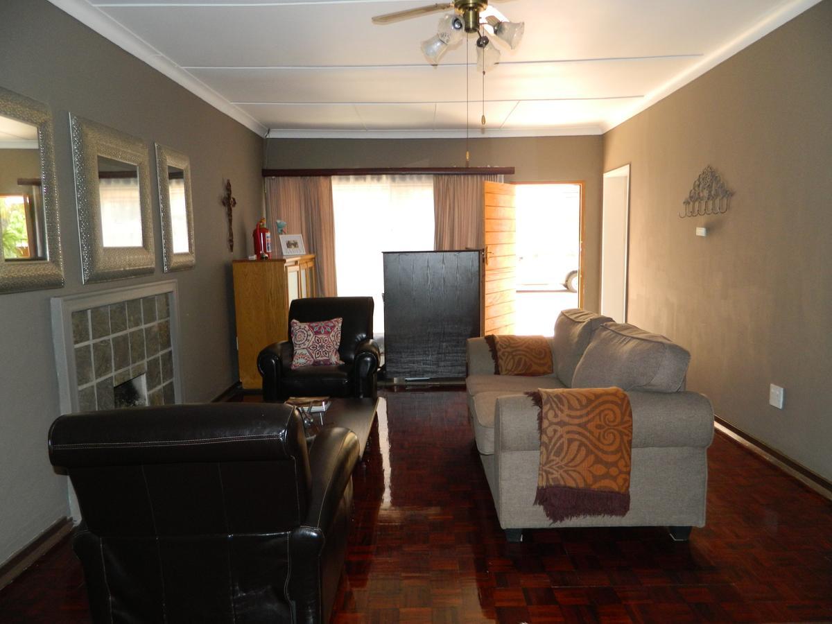 Guest House Gabby Klerksdorp Εξωτερικό φωτογραφία